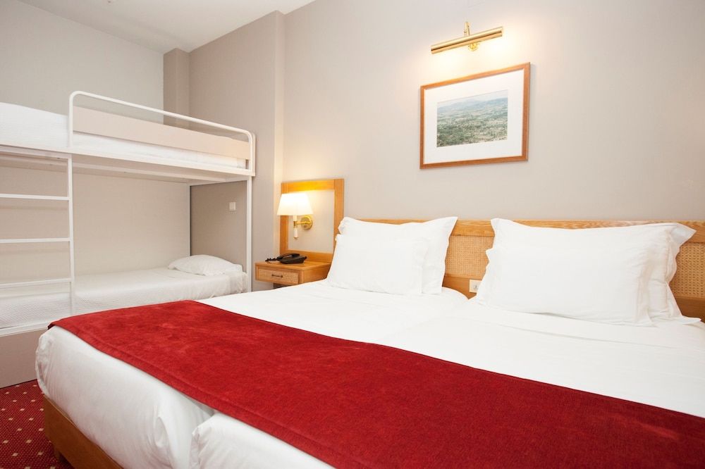 Hotel Rainha D. Amelia, Arts & Leisure Family Room 3