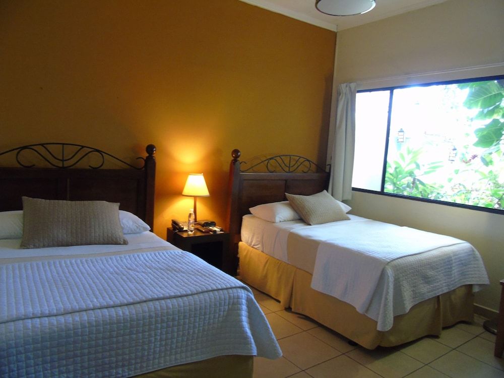 Las Magnolias Hotel Boutique Business Double Room, 2 Queen Beds, Private Bathroom, Garden Area 4