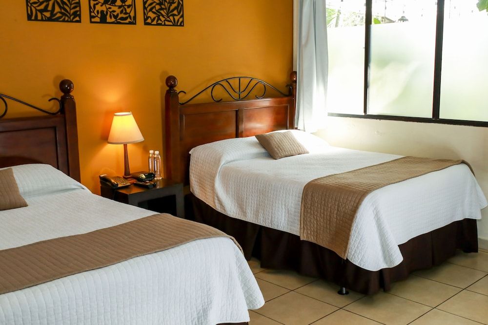 Las Magnolias Hotel Boutique Business Double Room, 2 Queen Beds, Private Bathroom, Garden Area 10