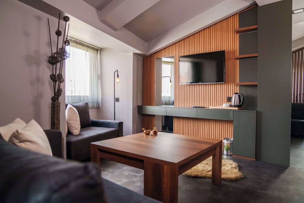 SennaCity Hotel Corner Suite Room 3