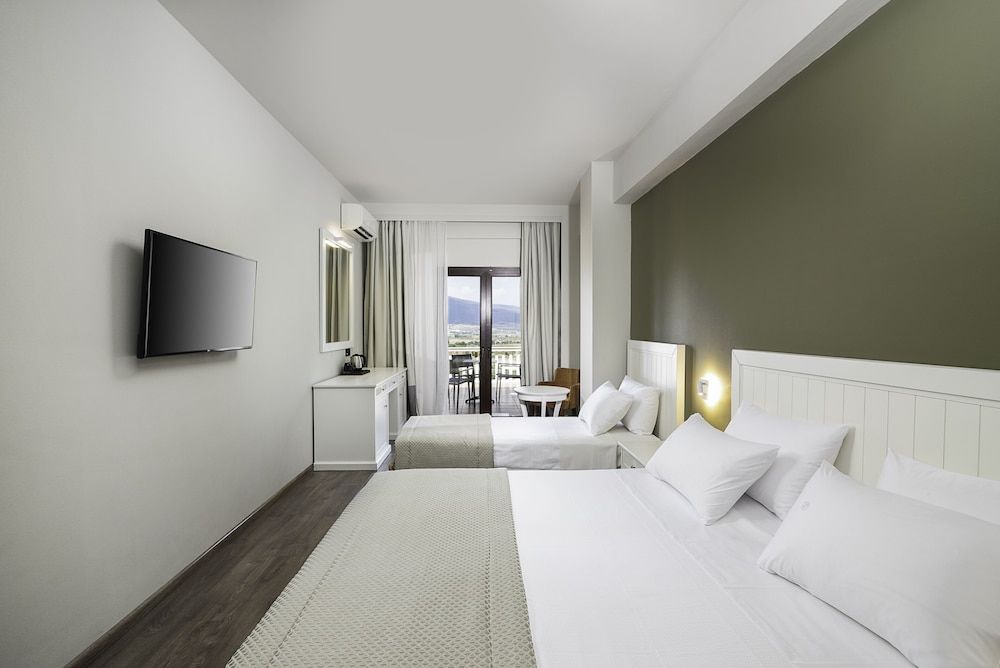 Heaven Hotel Superior Triple Room 2