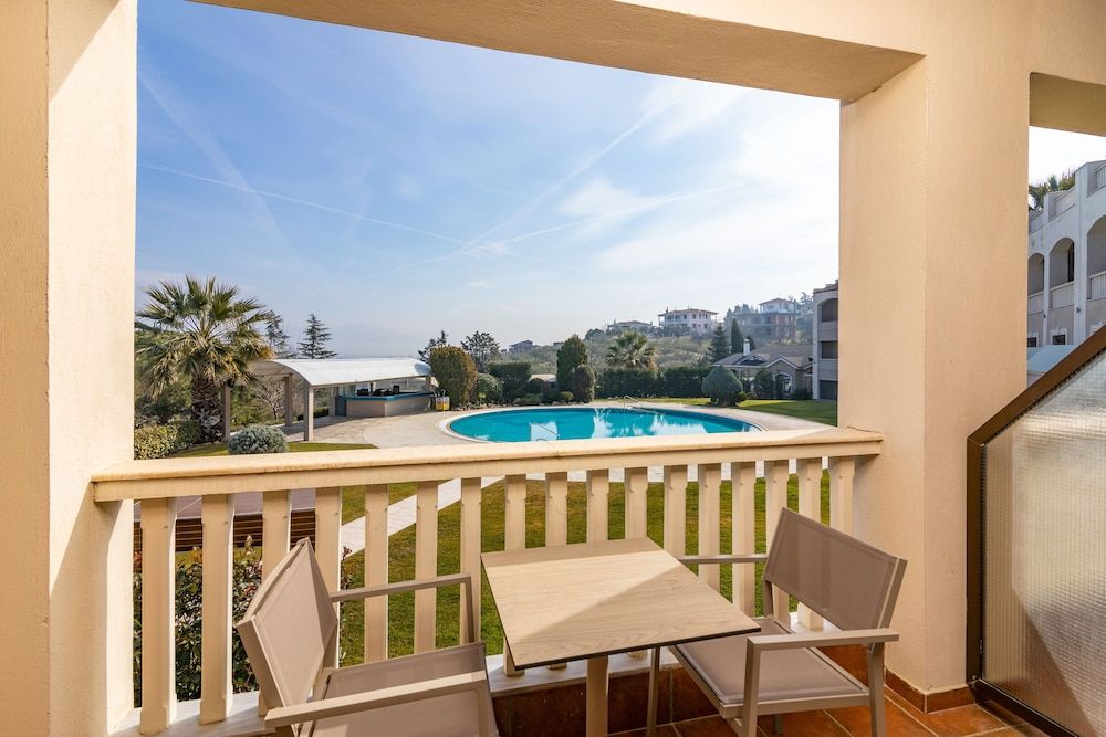 Heaven Hotel Standard Double or Twin Room, Pool View 3