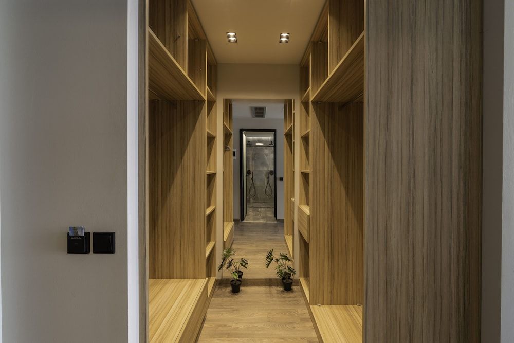 Heaven Hotel Panoramic Studio Suite, 1 King Bed 4