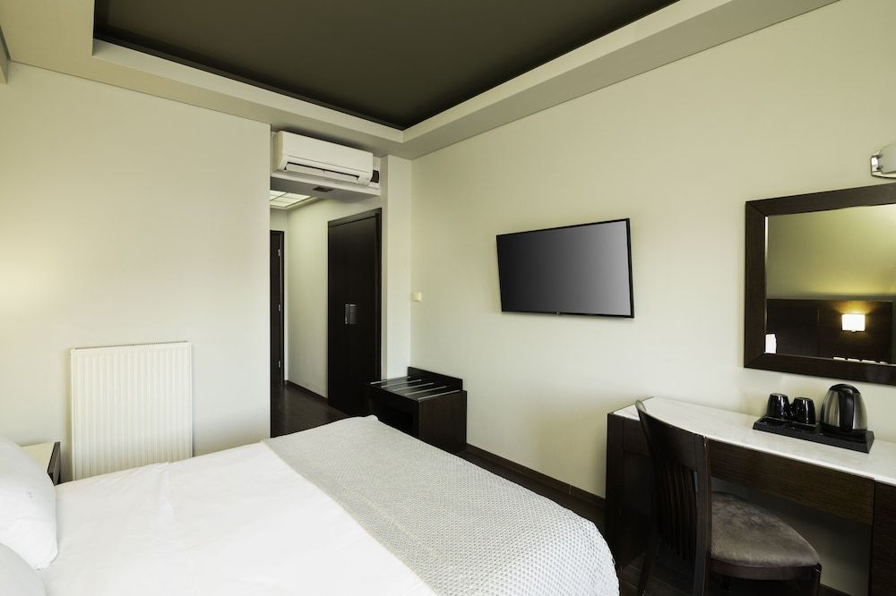 Heaven Hotel Standard Double or Twin Room, Pool View 5