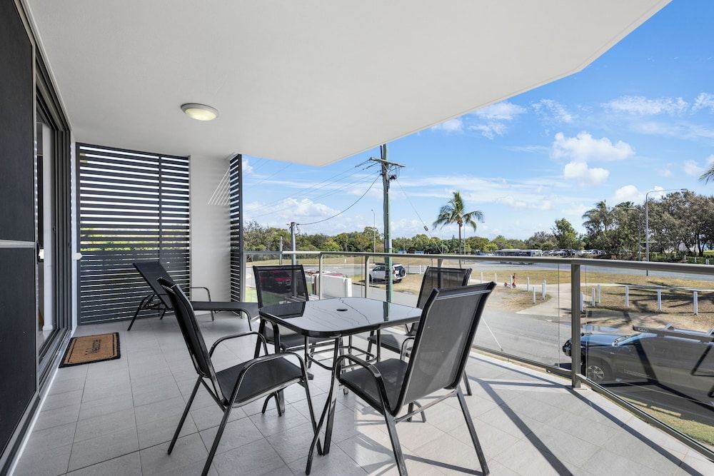 Beaches on Lammermoor Apartments 2 Bedroom Ocean View Apartment 4