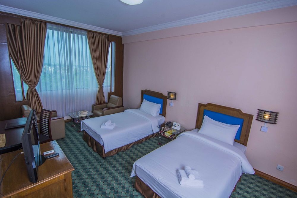 Asia Plaza Hotel Deluxe Room 8