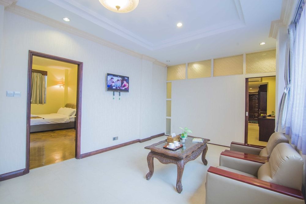 Asia Plaza Hotel Deluxe Room 4