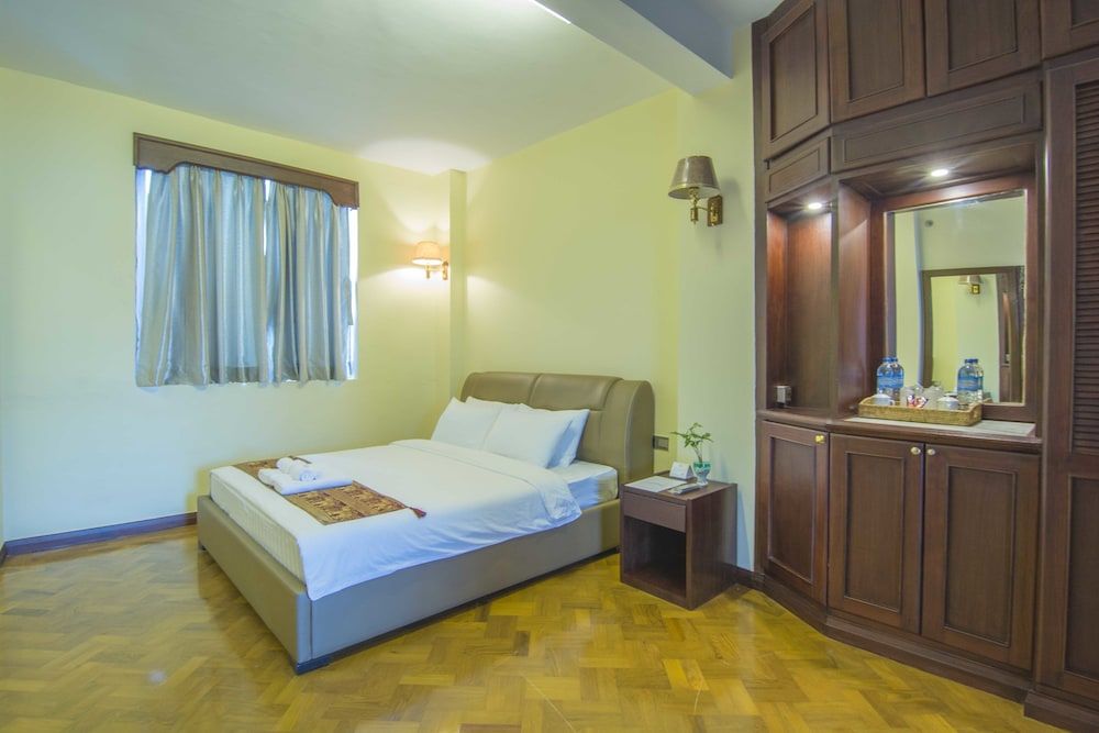 Asia Plaza Hotel Deluxe Room 3