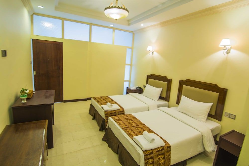 Asia Plaza Hotel Deluxe Room 5