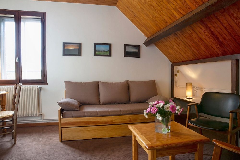 Family Room, 2 Bedrooms