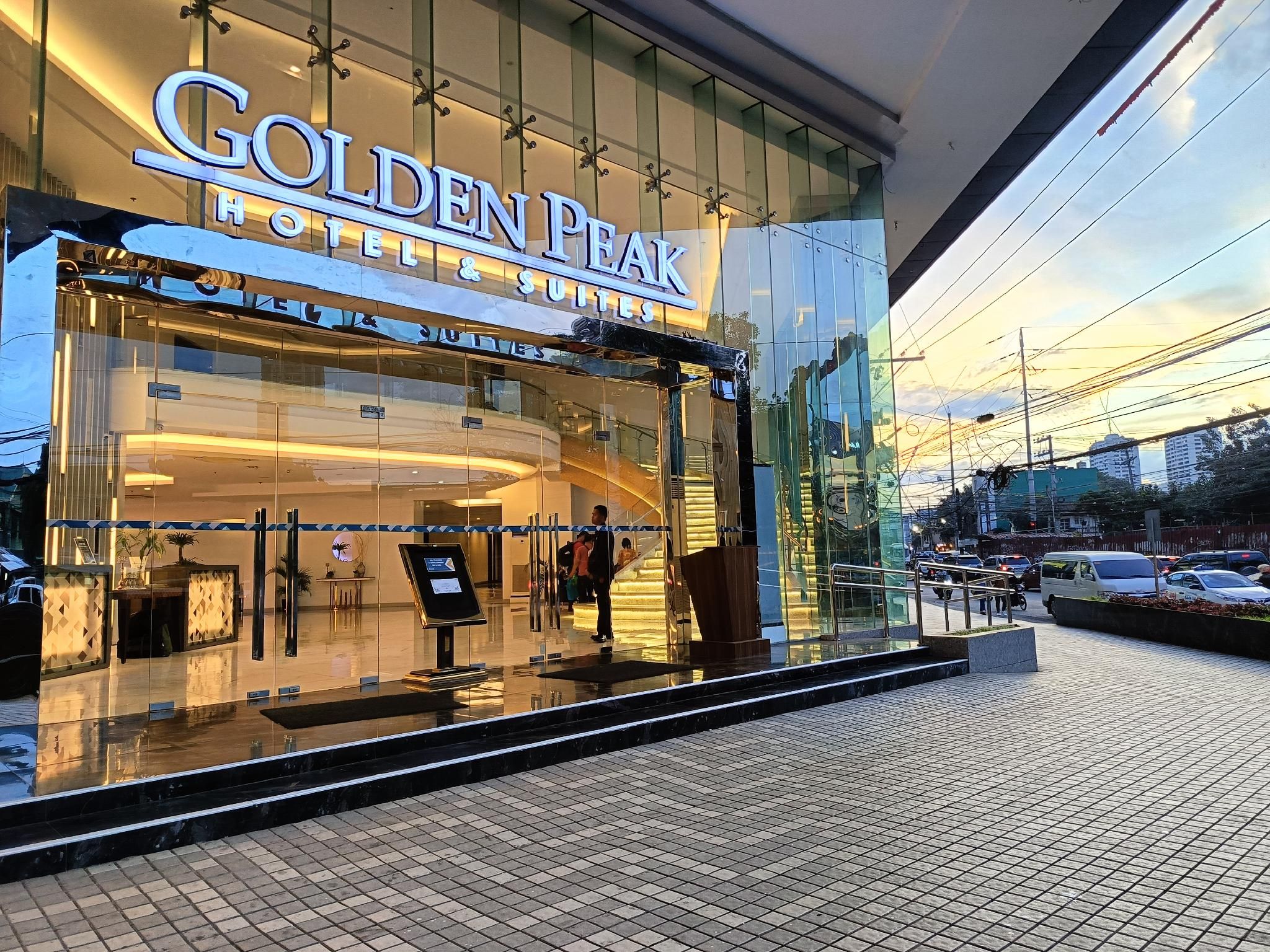 Golden Peak Hotel & Suites powered by Cocotel