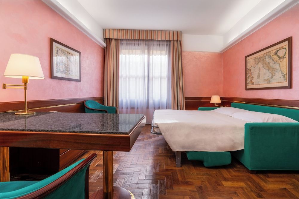 Hotel Crivi's Superior Suite