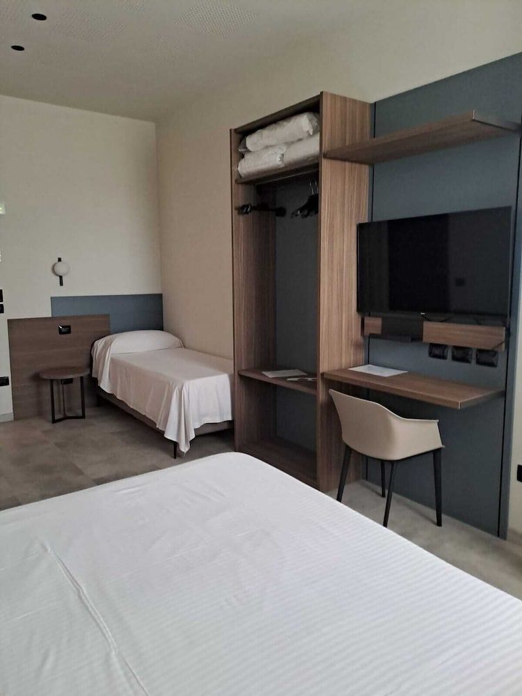 Hotel HDomus Superior Triple Room 5