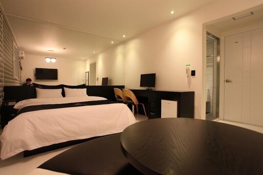 Bene Hotel Deluxe Double Room 5