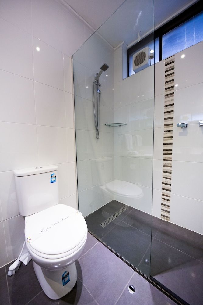 Sandown Regency Studio One Bedroom Apartment 2