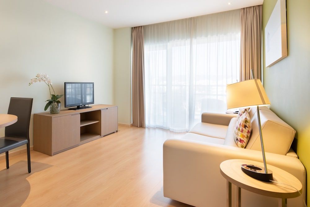 Eurostars Oasis Plaza Hotel Suite, Sea View (Three People) 3