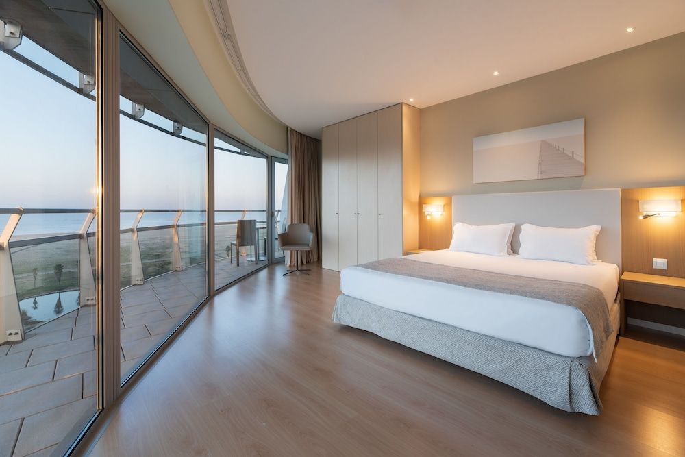 Eurostars Oasis Plaza Hotel Deluxe Suite, Balcony, Sea View (Two People)