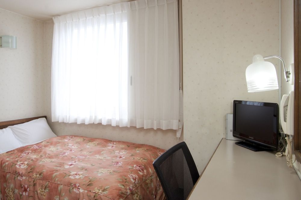 Semi Double Room, Smoking