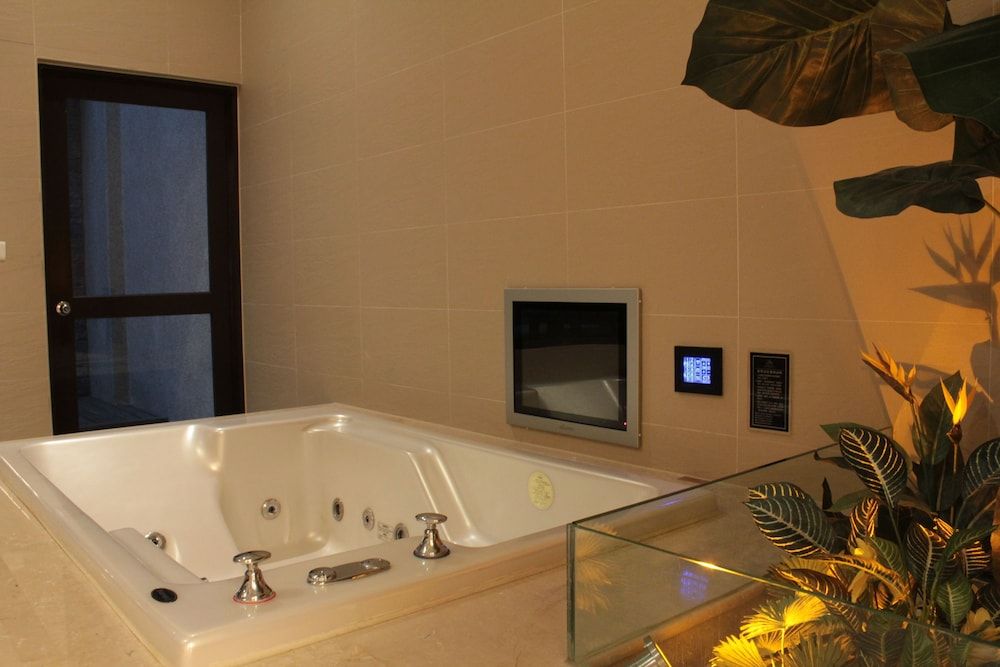 Amain Boutique Motel Tucheng Deluxe Double or Twin Room, 2 Queen Beds 3