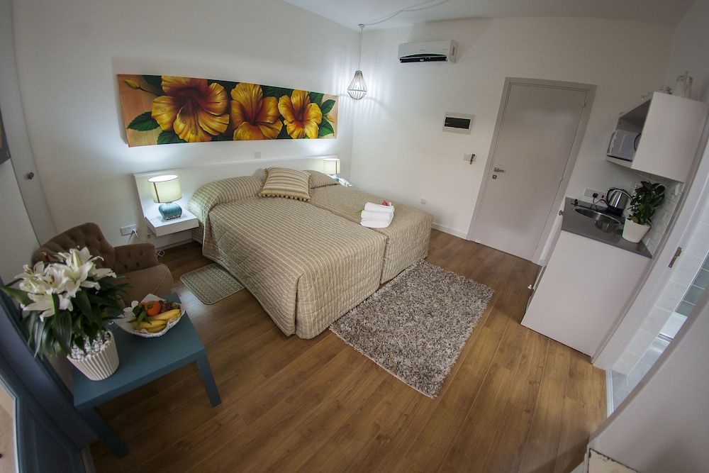 Operetta House Luxury Studio, Balcony 3