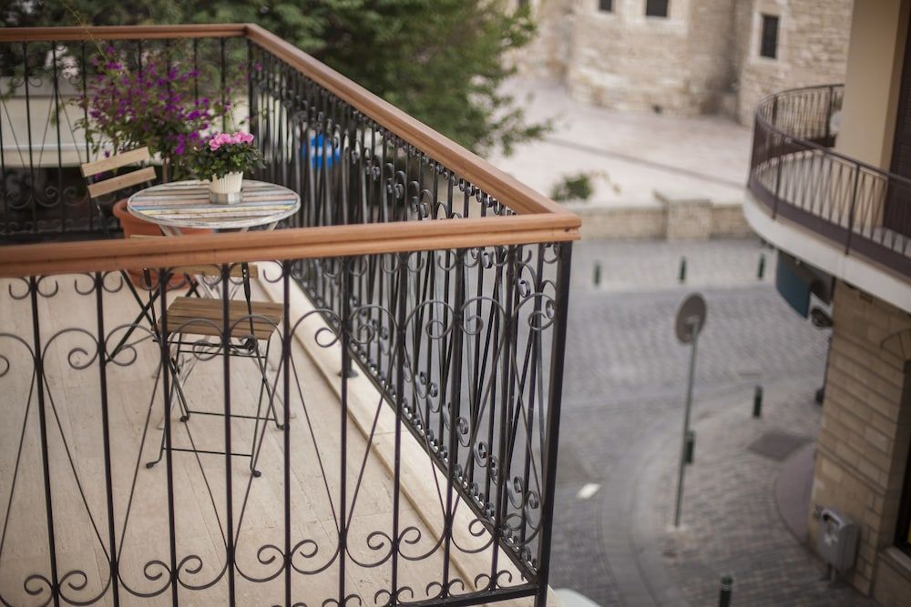 Operetta House Luxury Studio, Balcony 6