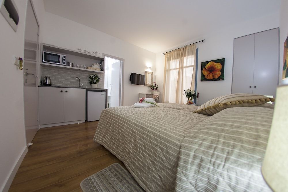 Operetta House Luxury Studio, Balcony 2