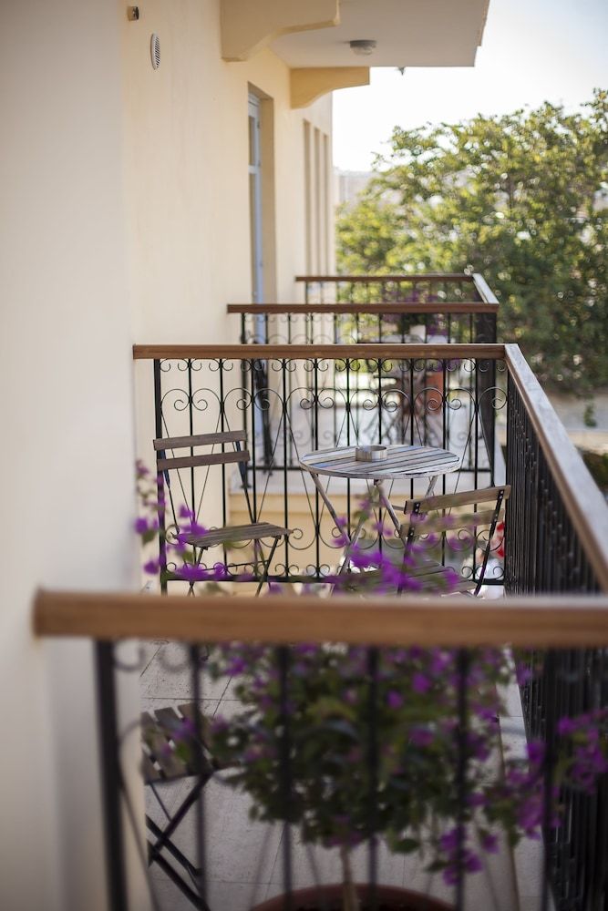 Operetta House Luxury Studio, Balcony 5