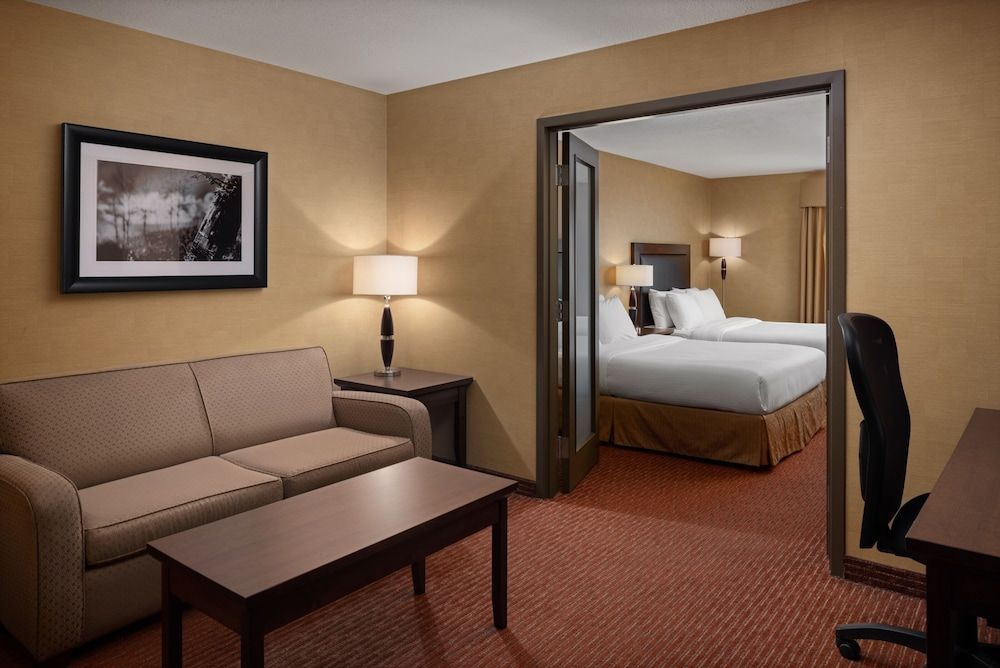 Standard Suite, Multiple Beds