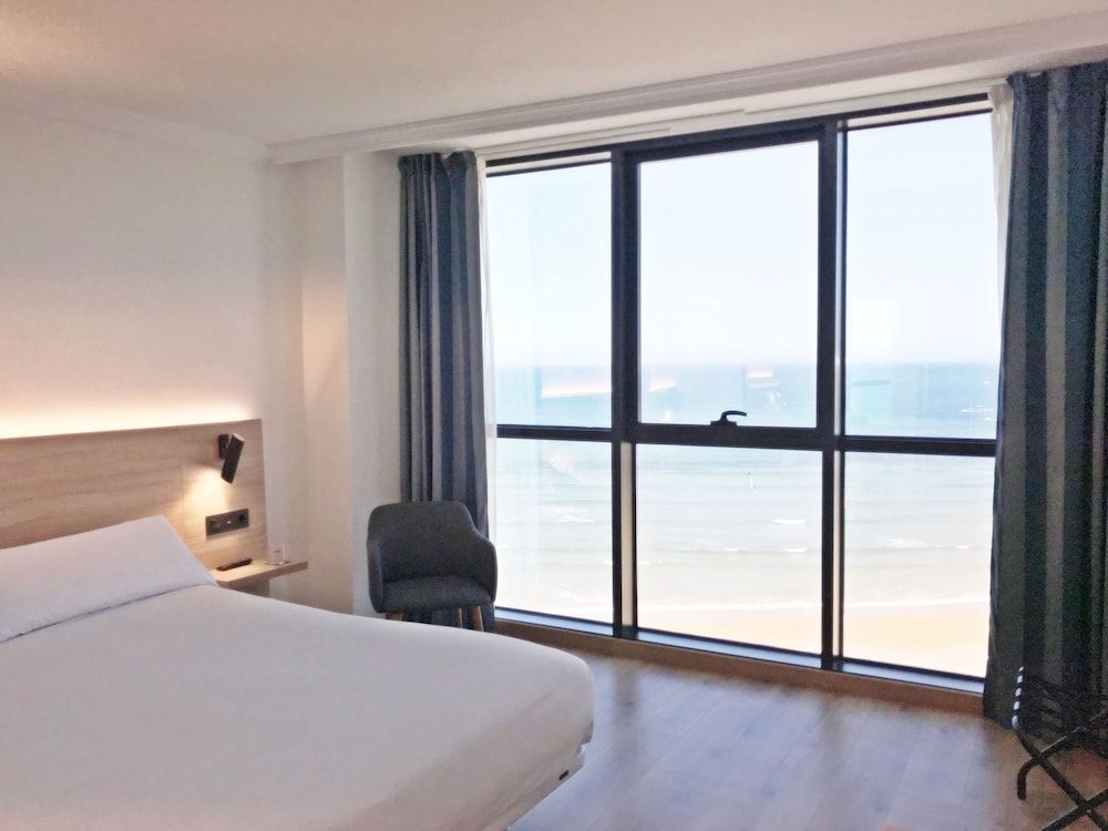 Hotel Príncipe de Asturias Family Room, 1 King Bed, Beach View