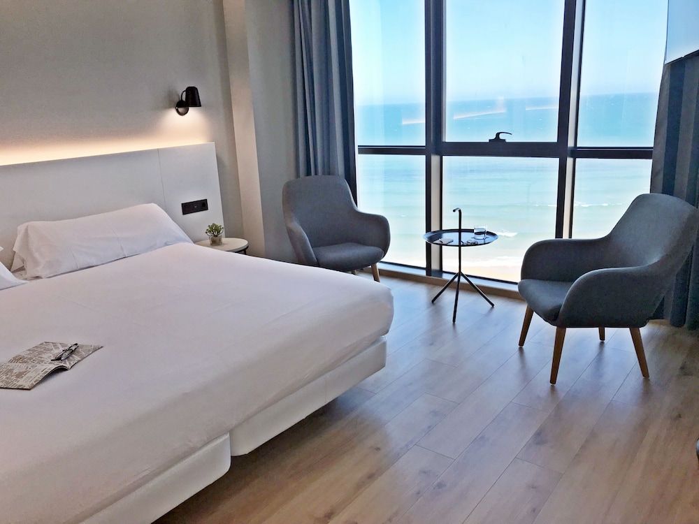 Hotel Príncipe de Asturias Family Room, 1 King Bed, Beach View 2