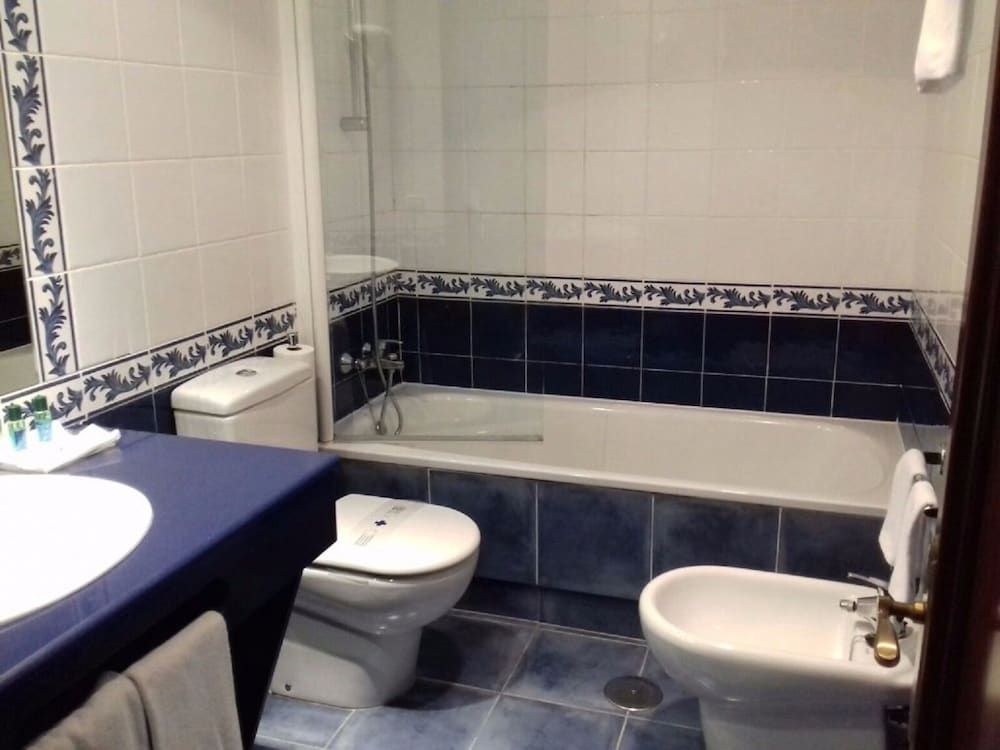 Hotel Príncipe de Asturias Family Room, 1 King Bed, Beach View 6