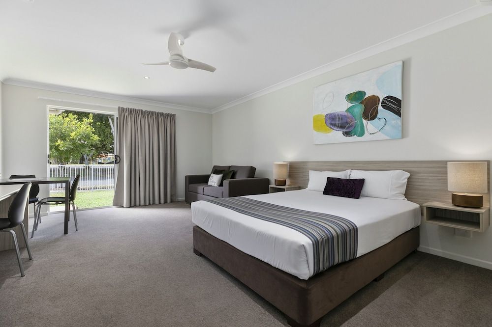 Standard Room, 1 Queen Bed with Sofa bed, Non Smoking, Garden View