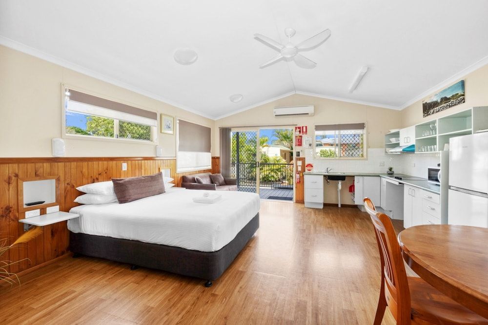 Deluxe Cabin Accessible - Sleeps 4 - Dog Friendly