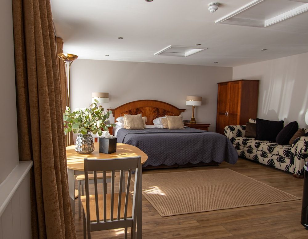 Cley Hall Hotel Executive Double or Twin Room, Ensuite (Large) 4