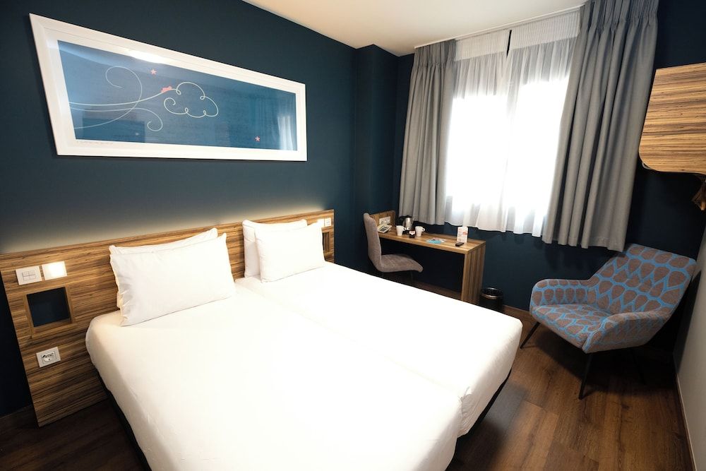 Travelodge Madrid Metropolitano Twin Room 3