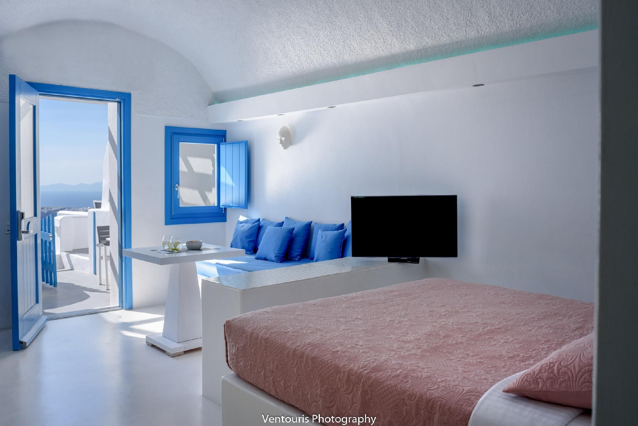 Honeymoon Suite Caldera View