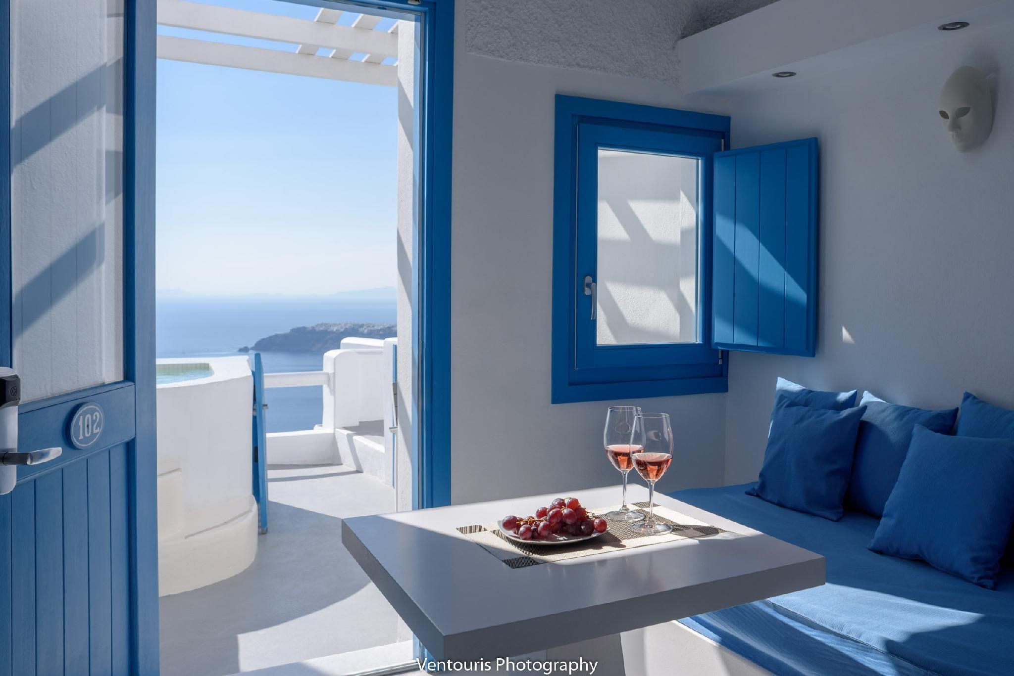 Honeymoon Suite Caldera View