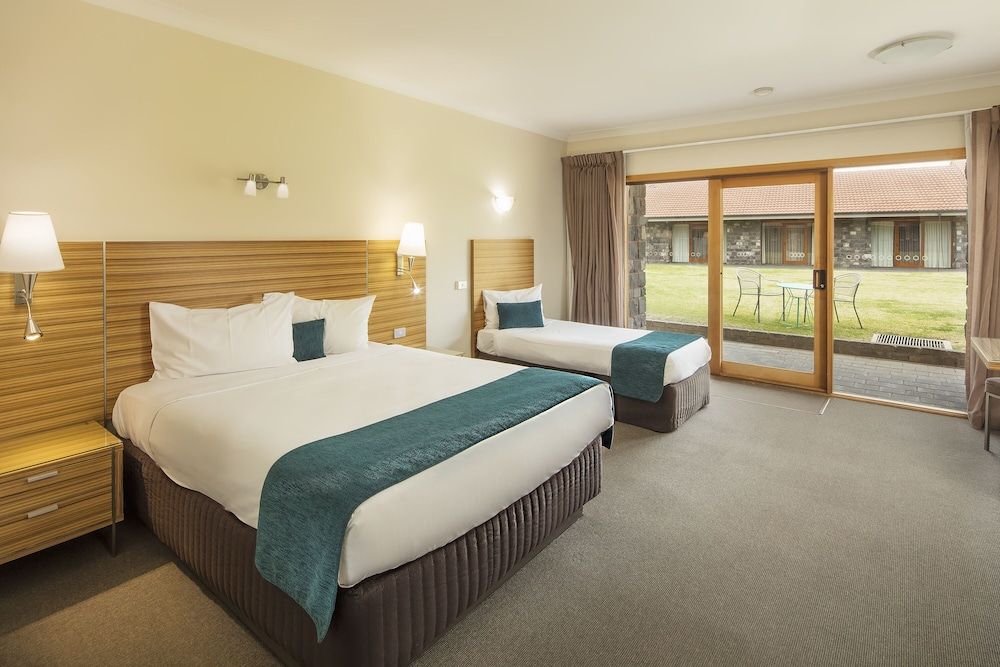 Julie-Anna Inn, Bendigo Standard Twin 2