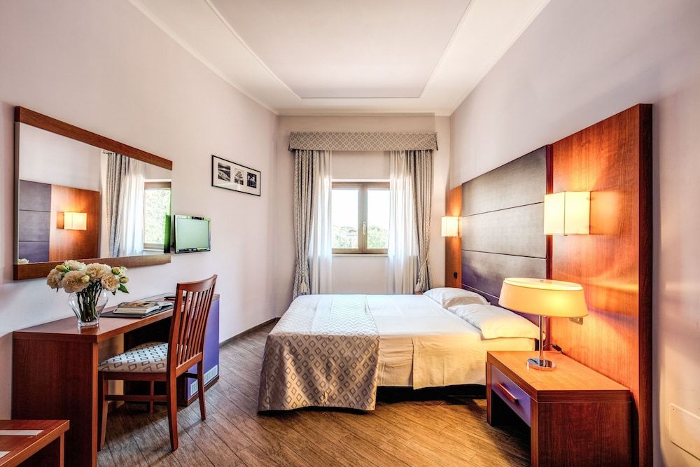 Hotel Roma Tiburtina Deluxe Double Room 12