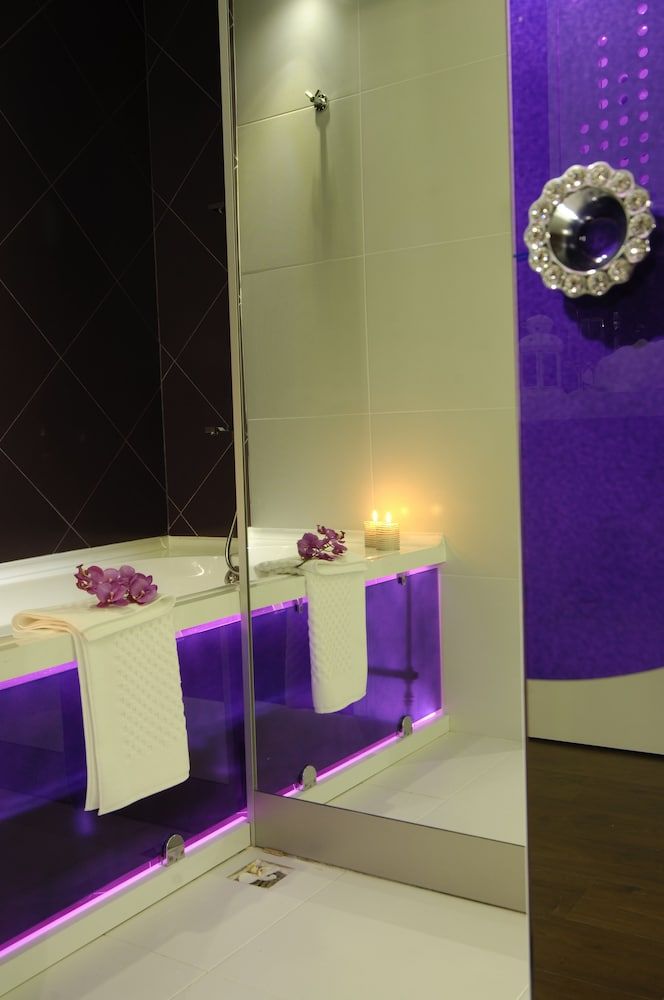 Deep Soaking Bathtub