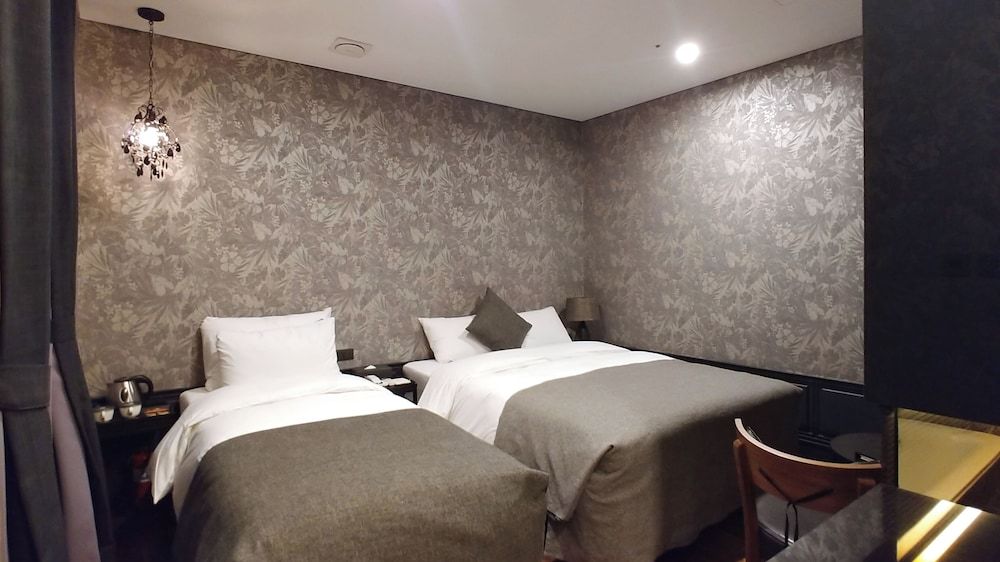 undefined SR Hotel Sadang 4