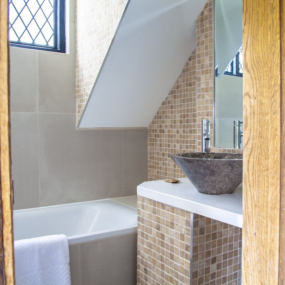 Great Fosters - A Small Luxury Hotel Nursery - Historic Suite 3