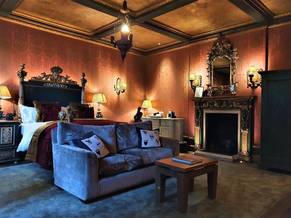 Great Fosters - A Small Luxury Hotel The Italian Historic Room 7