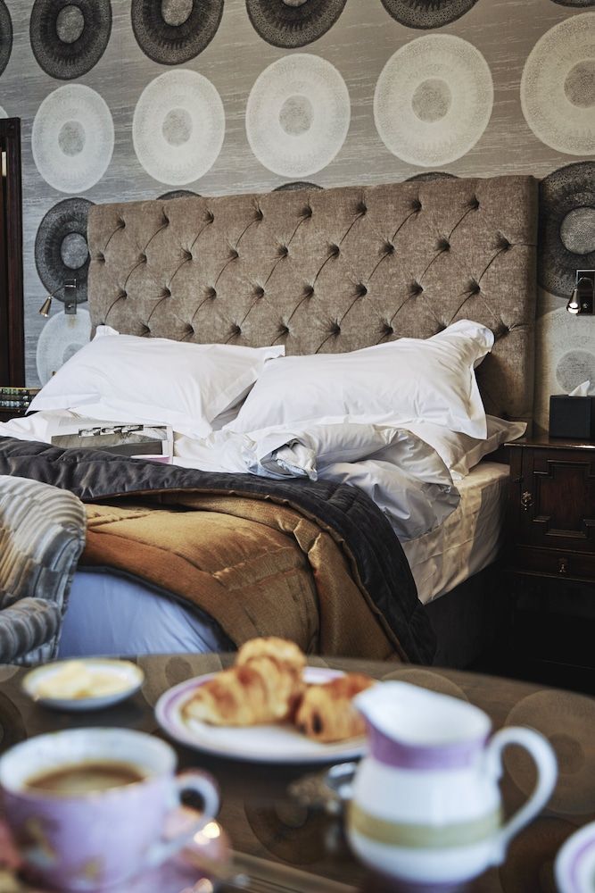 Great Fosters - A Small Luxury Hotel Splendid Historic Suite 9