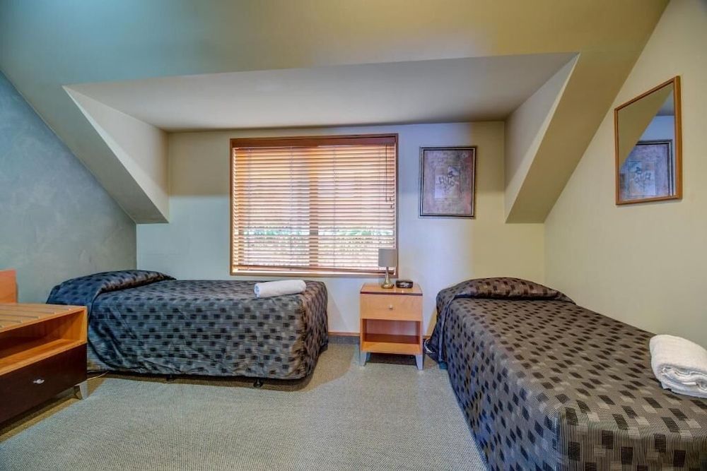 undefined Lakefront Apartments 8