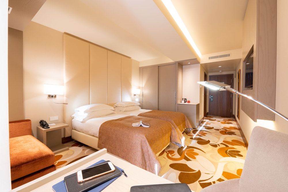 Smy Lisboa Superior Double Room 4