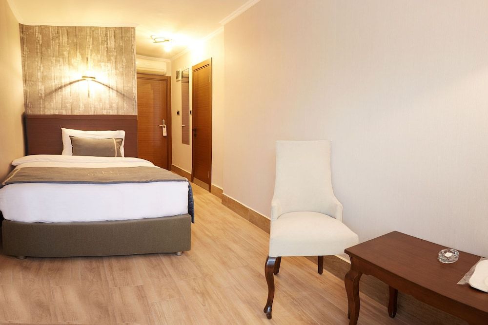Mira Otel Alsancak Standard Room 5