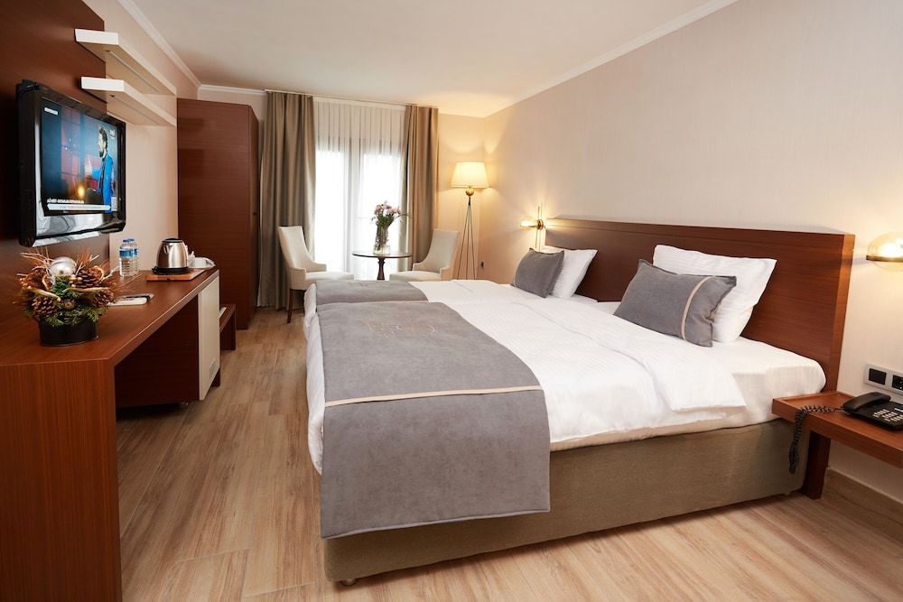 Mira Otel Alsancak Standard Room 3