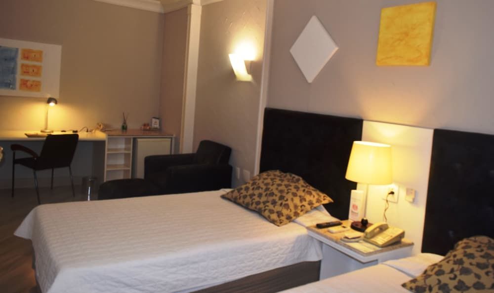 Bristol International Airport Hotel Deluxe Room (Twin) 4
