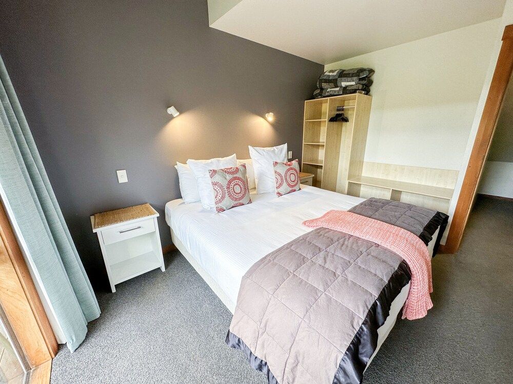 2 Bed River View Apartment